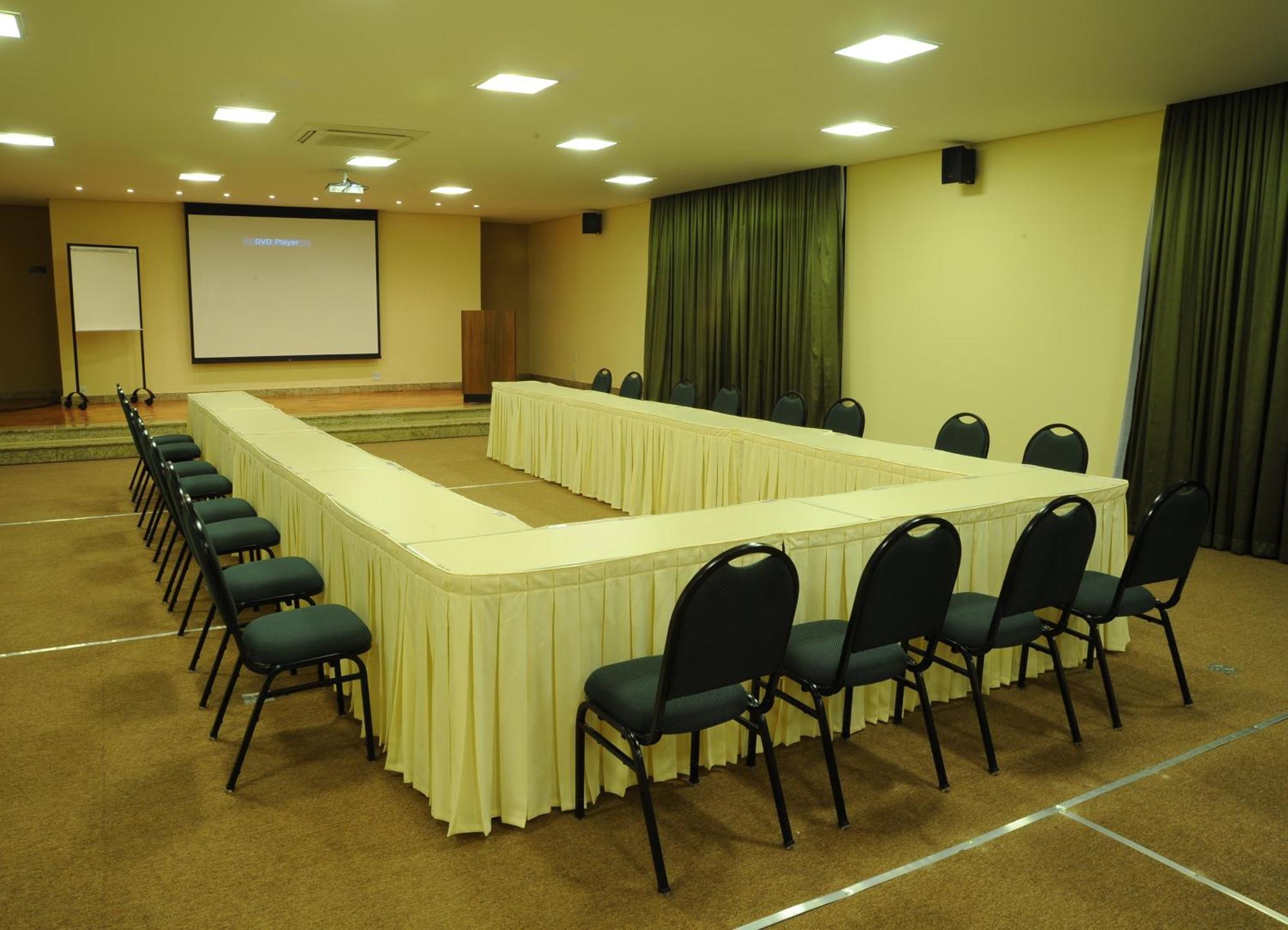 Ramada By Wyndham Furnaspark Formiga Exterior foto
